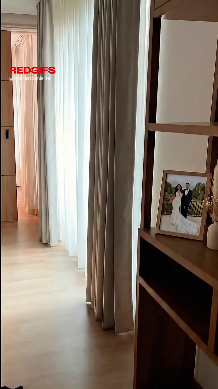 Was editing the video and noticed it starts with the wedding photo right before I'm sucking a big black cock