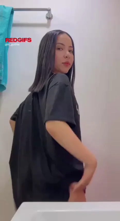 i'm just 19 alt girl with good body
