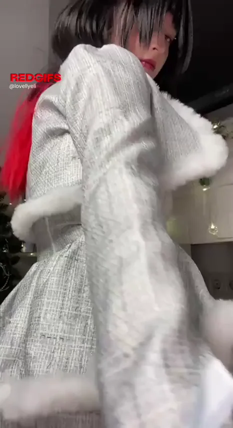 18yo Alt Slut in Sexy Santa Outfit Teases Her Massive Phat Ass