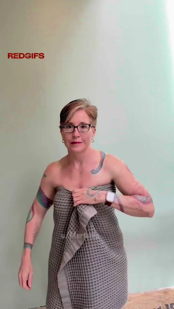 Twirling this towel off, come catch your MILF