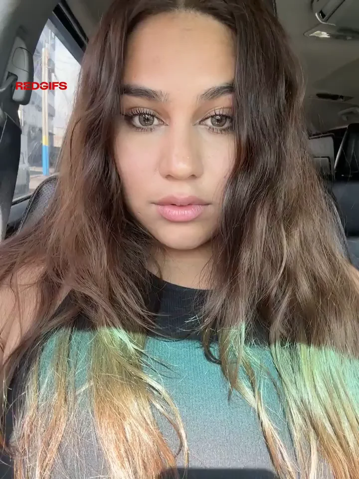 19yo perfect tits reveal