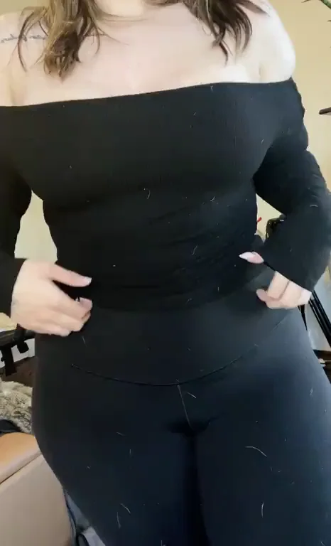 I know absolutely no one is online but whatever.. I wanted to show off my surprisingly big tits ?? merry Christmas!