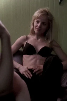 Mena Suvari - Sexy in Six Feet Under (Sound On!)
