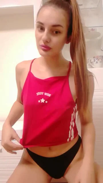 Perfect Oldschool Tease: Ponytailed Hottie in Red Tank & Black Thong