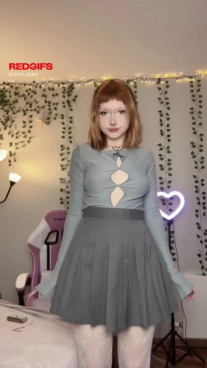 Redhead TikTok Slut Teases Big Tits Just for Fun 😈💦