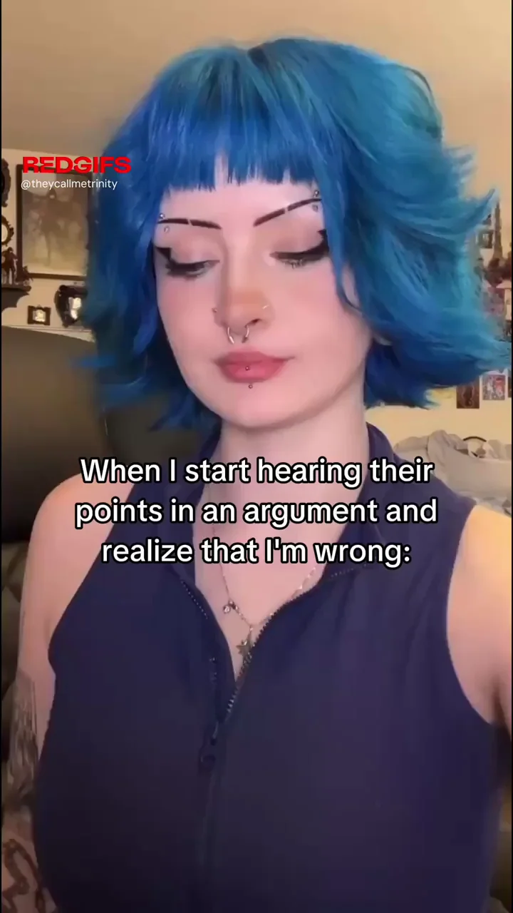 Goth Babe Wins Arguments with Massive Tits Flash 💙🍈🍈