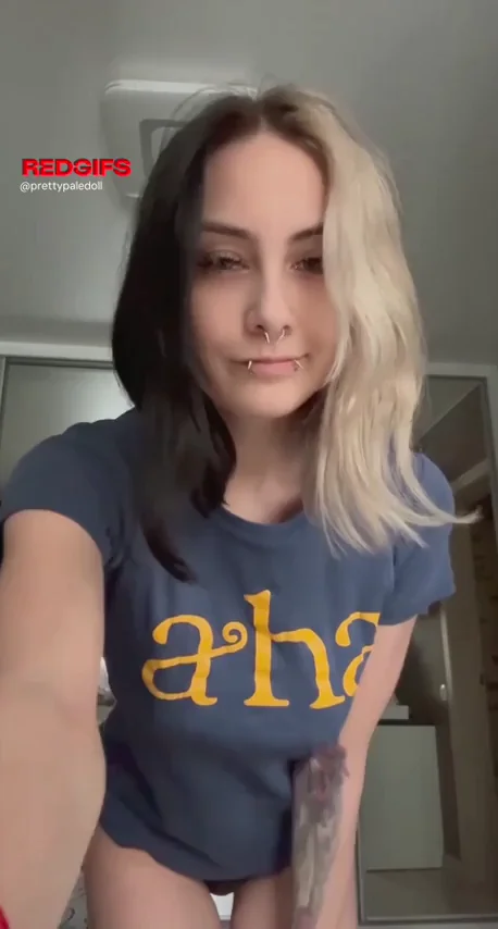 Skinny goth reveal