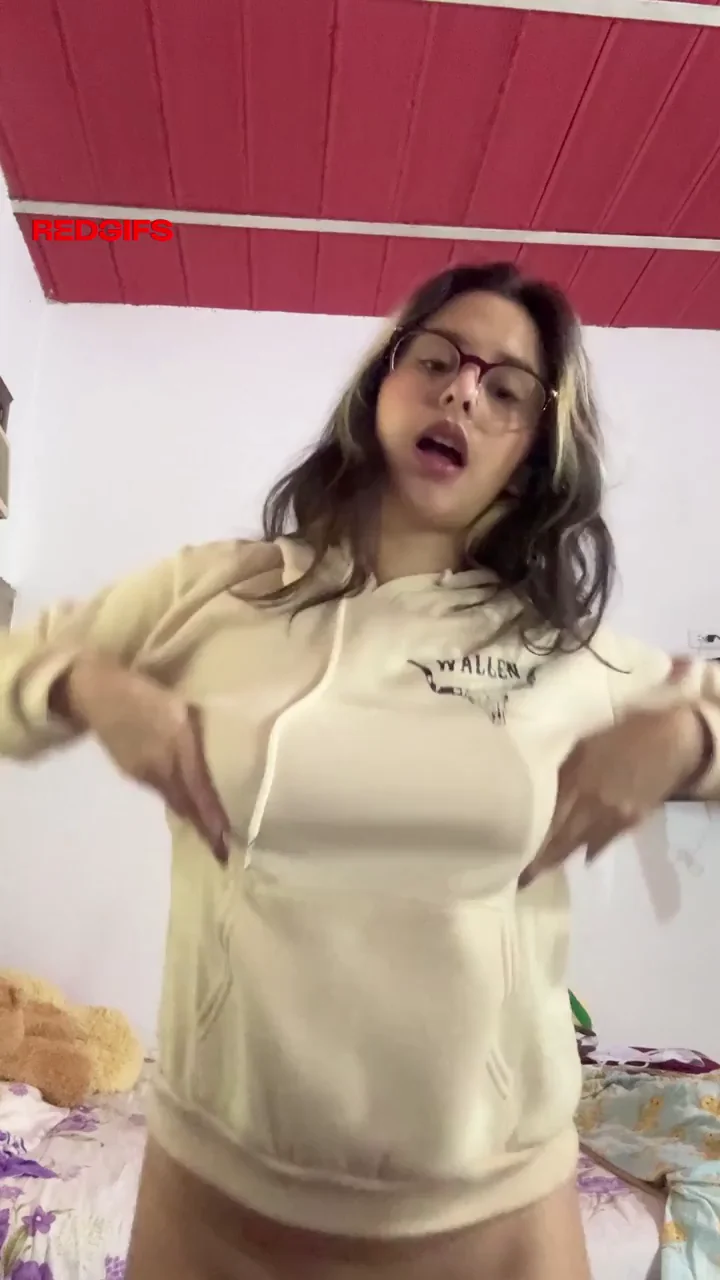 Dropping My Juicy Latina Tits Just for You 😍💦