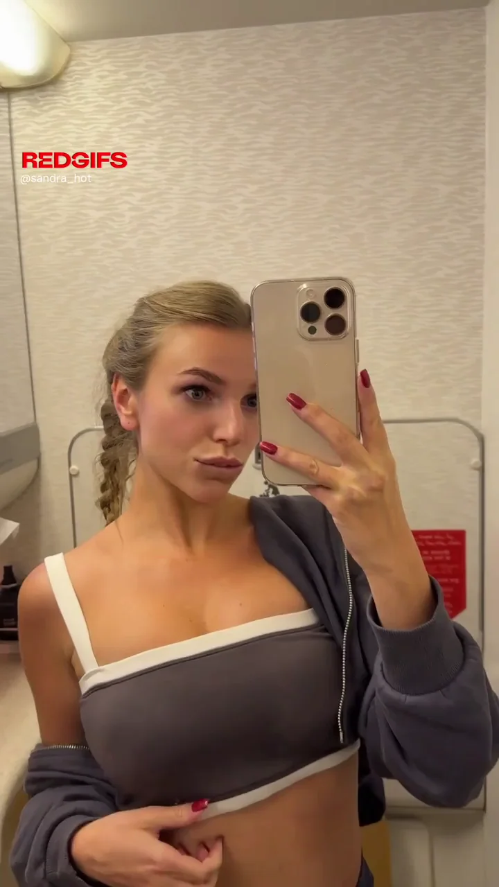 Natural and gorgeous titties reveal