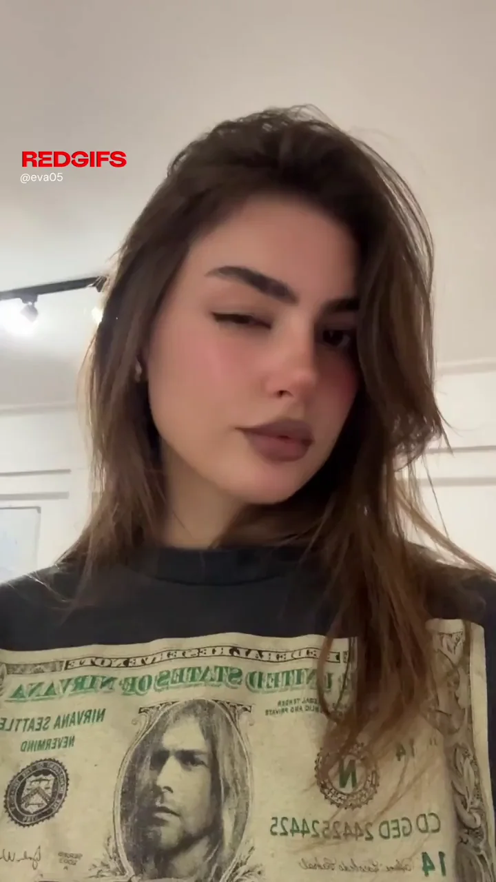 Reveal my naked boobs during the class for u