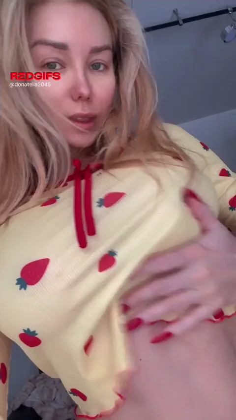 🍓 Juicy Titty Drop Reveal from Blonde Bombshell 😍💦