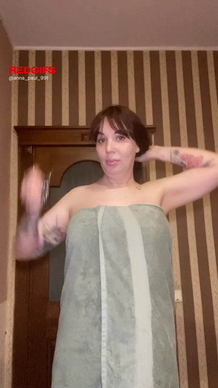 🔥 Femboy's Sexy Towel Tease Surprise 💦