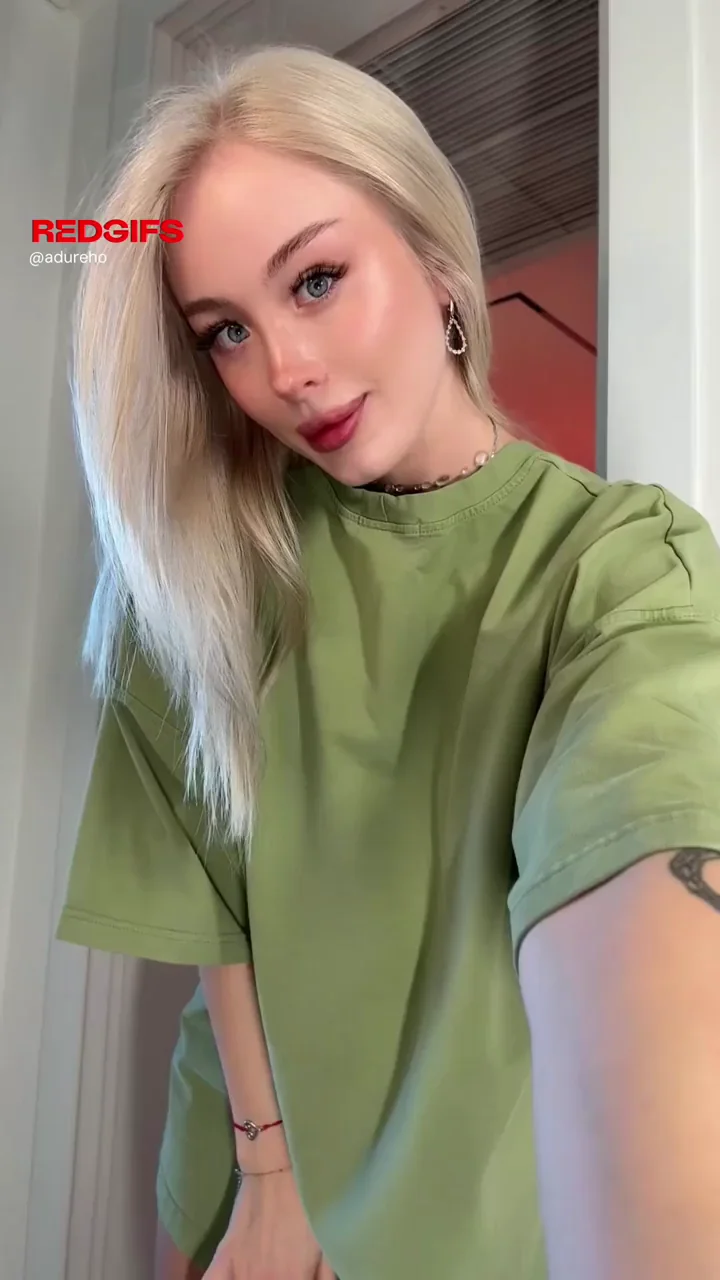 Blonde Bombshell Demands Total Body Lick: From Platinum Locks to Dripping Pussy!
