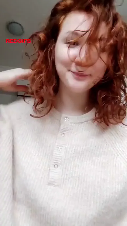 Redhead Teen's Fat Ass Tease: 'Do I Look Phat?'