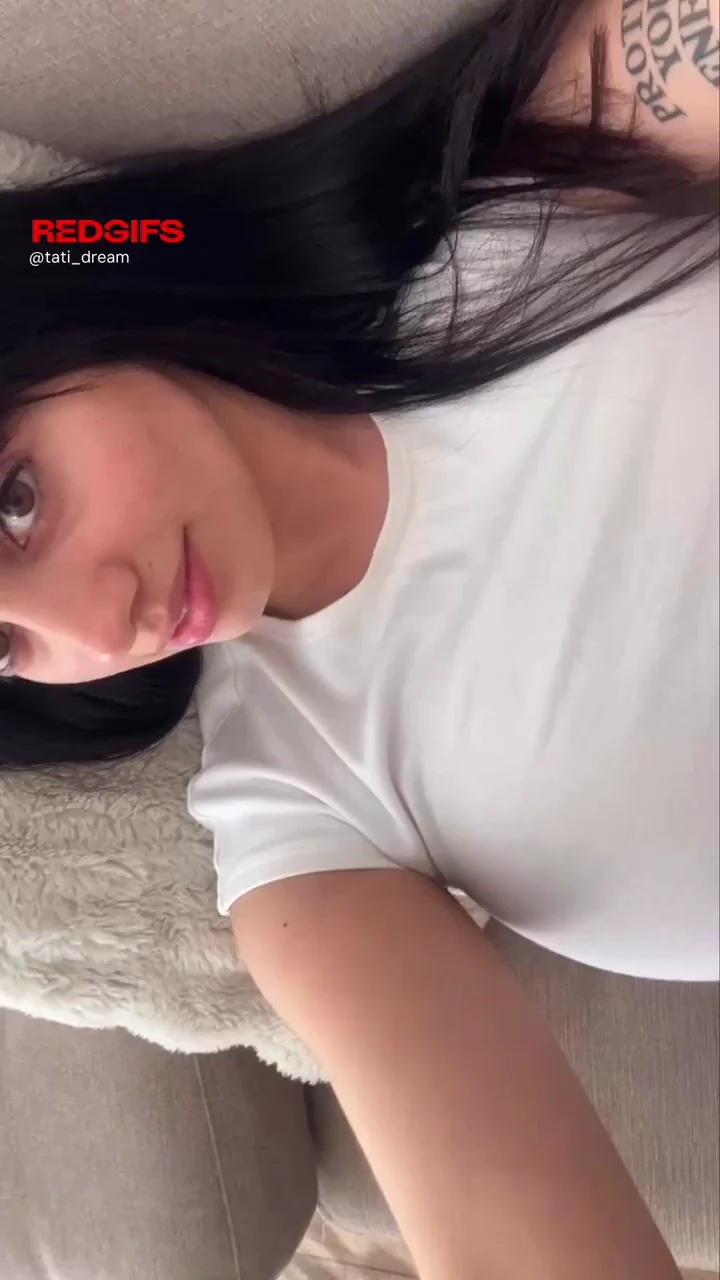 Busty Queen alert lol