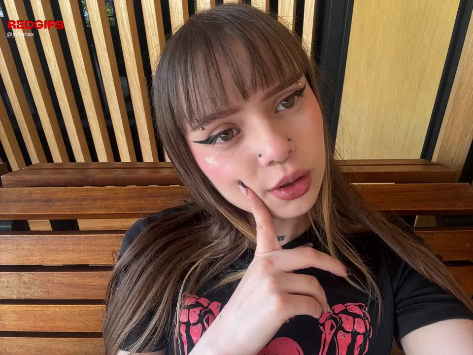 petite teen, thighs spread… should I show u?