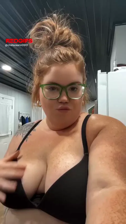 BBW Babe's Cream Pie Craving: Pierced Tits Tease in Kitchen