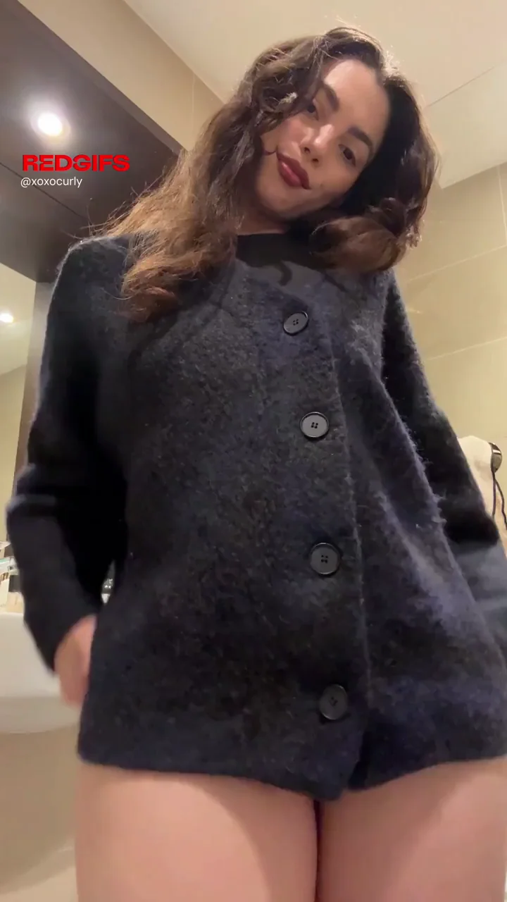 Today’s cameltoe is turning heads