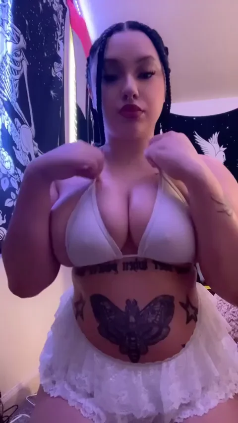 Arabella's Massive Titties Bounce & Tease 💦🍈🍈