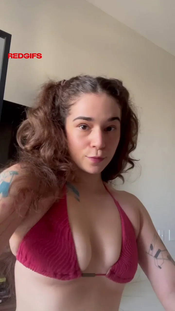 Take a deeper look into my bikini thong 🕵️‍♂️🔍