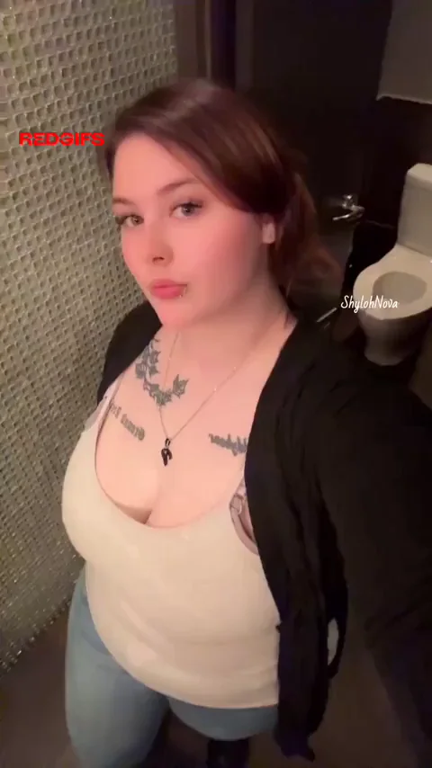 A good goth gf sends tiddie vids from the bathroom on the first date 🖤