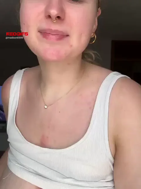 Quickie titty fuck with me ?