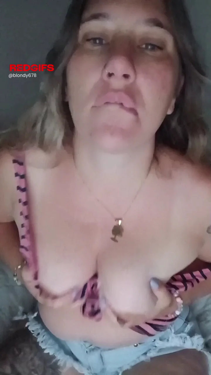 Happy Saturday morning love my tits are waiting for you