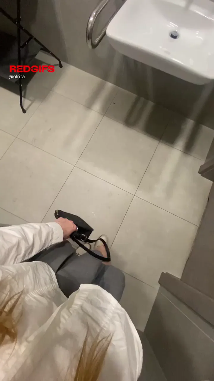 Showing my tits in the public bathroom per daddy