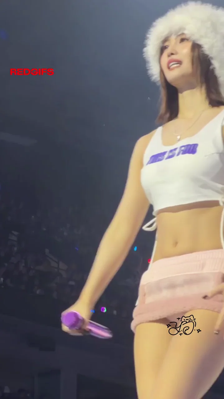 TWICE - Momo