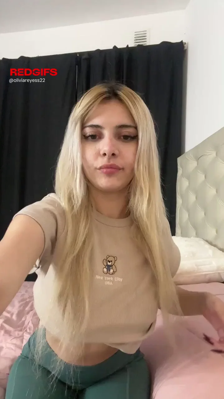 i'm an 18yo blonde with huge tits