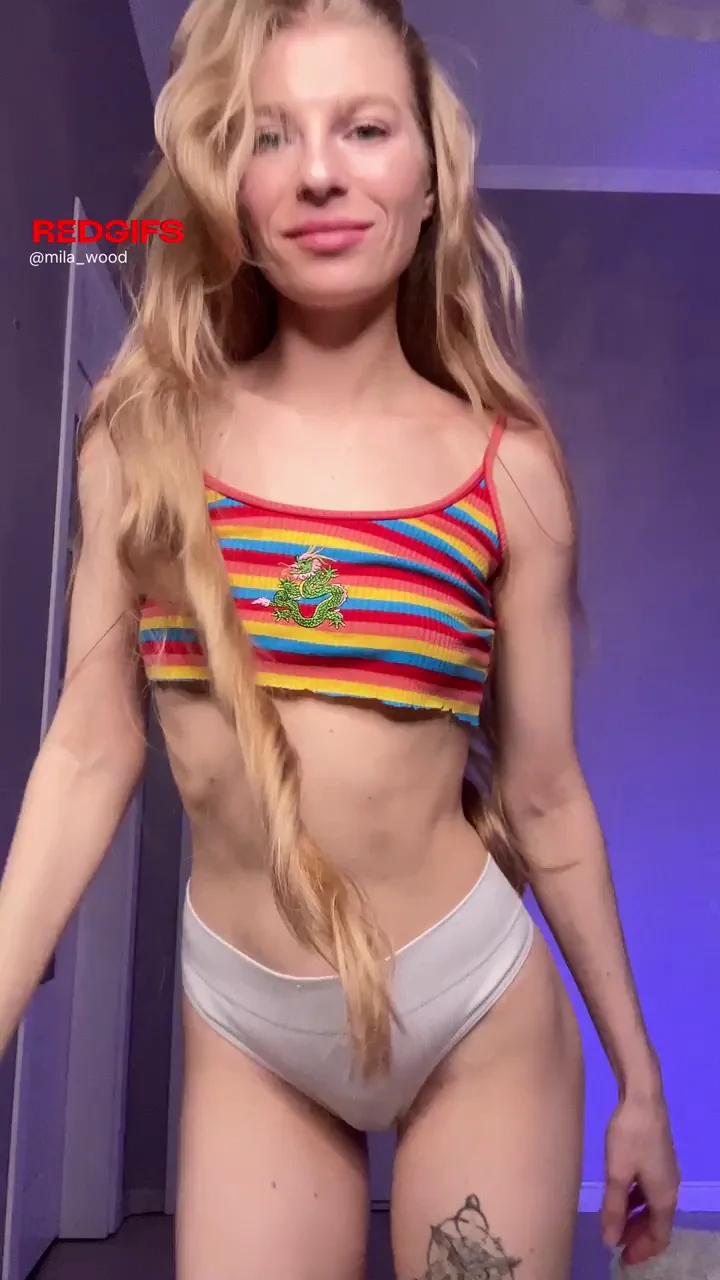 🔥 Epic Titty Drop Reveal - Watch Her Massive Tits Bounce Out! 💥