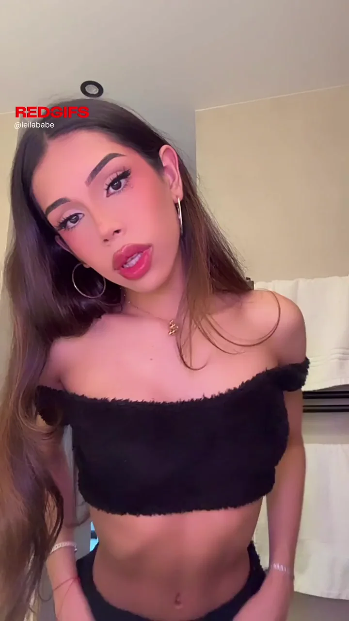 Big Dick Babe Tease: Hung Girl Tits & Cock Reveal 😈🍆💦