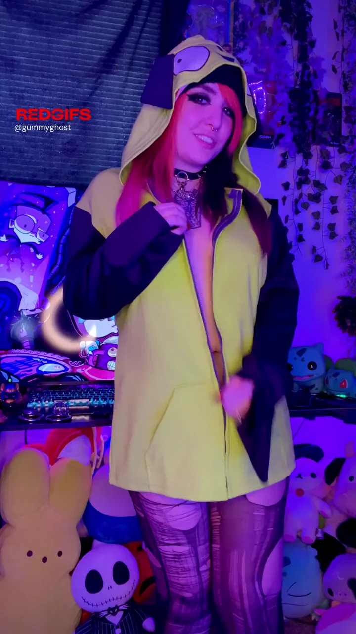 Who ordered the curvy goth girl