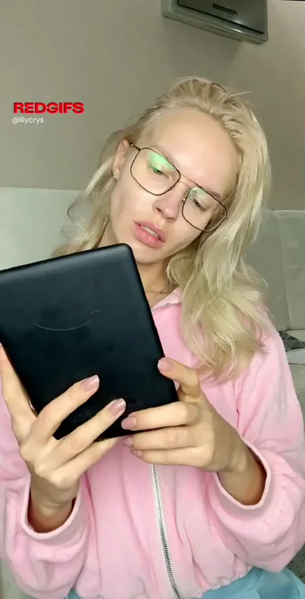 I'm super turned on right now, my pussy's throbbing, can't you tell?