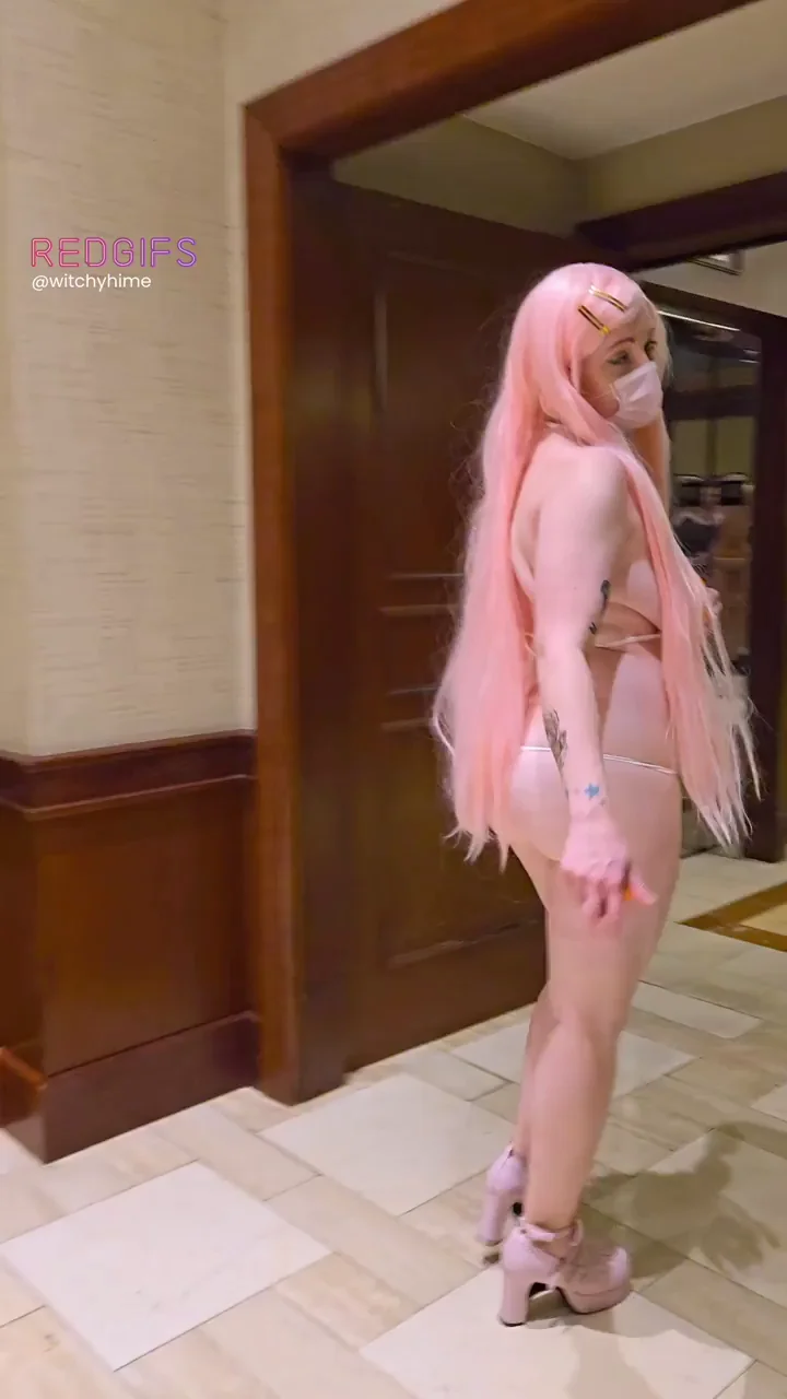 Just a quick pussy flash at the anime convention