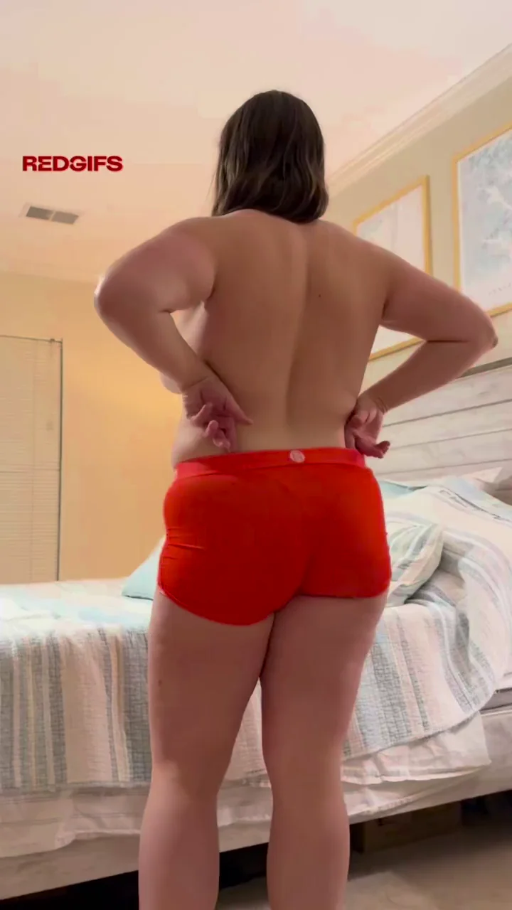 I’m a Hooters Girl, but also a MILF with no limits