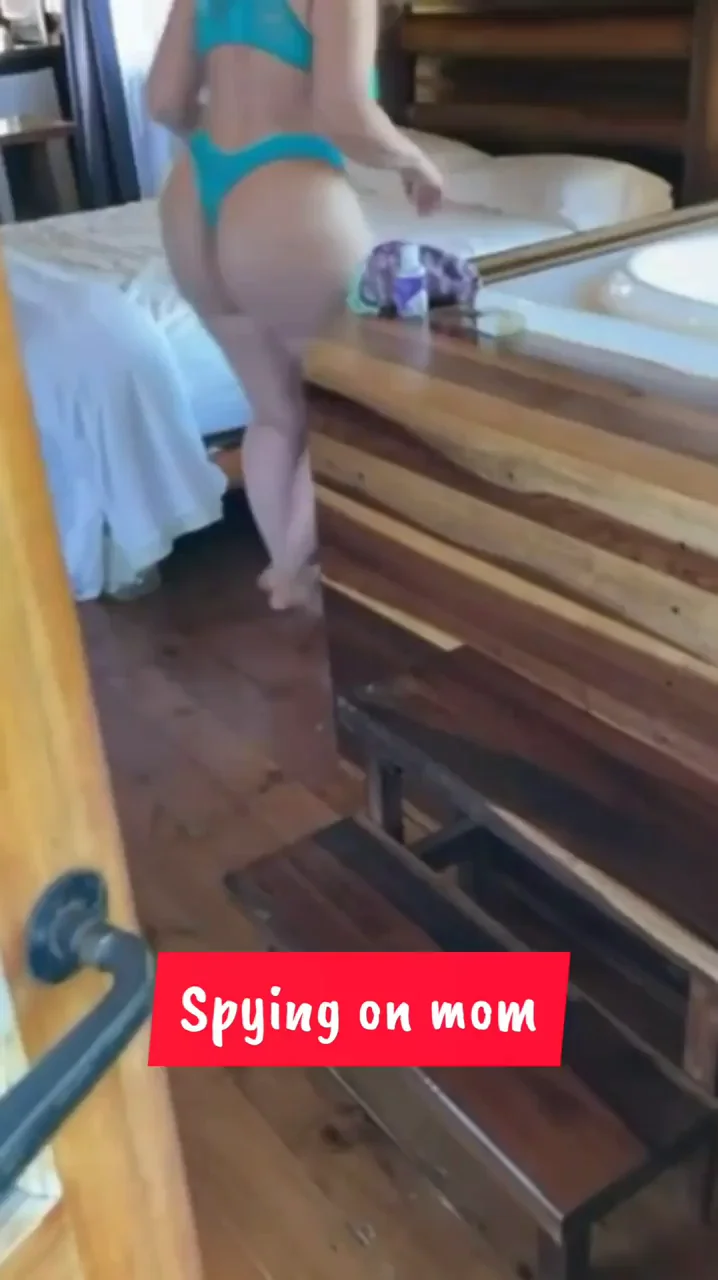 Dream Cum True: Spying on Mom's Juicy Big Ass! 🍑💦