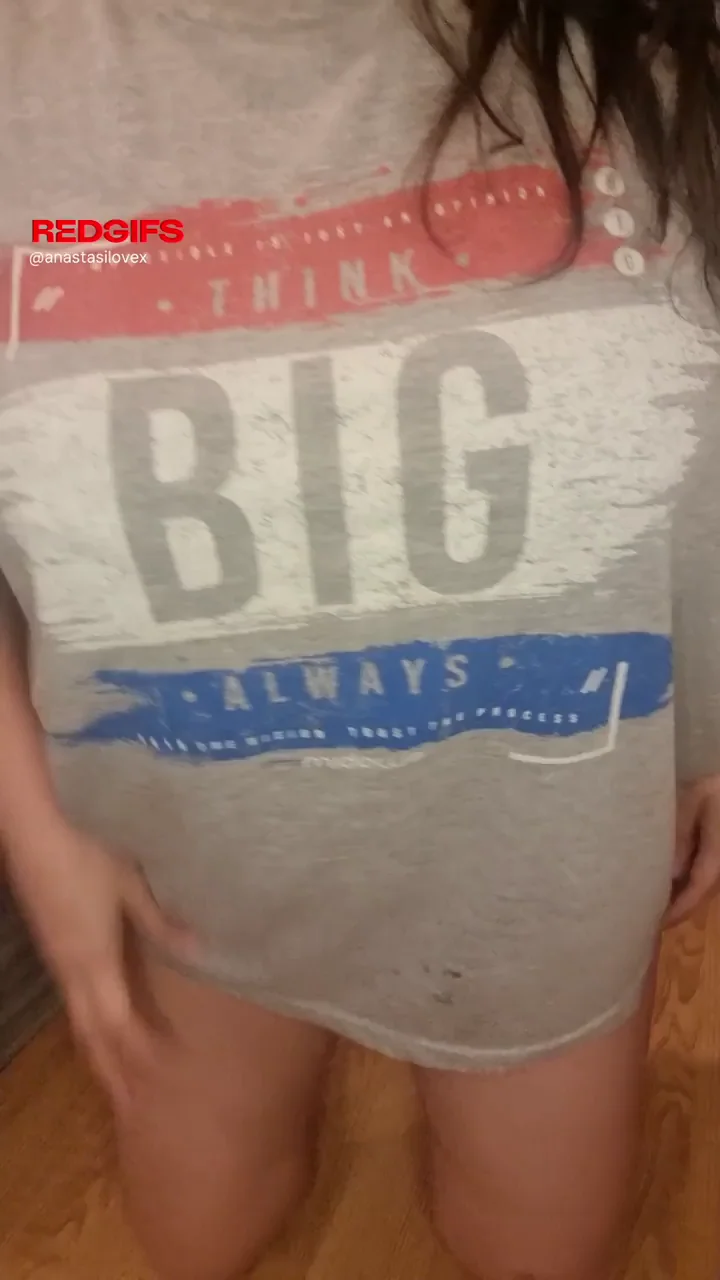 🥵 GFE Slut in Big Tits Tee Teases Her Juicy Ass & Thighs 🍑