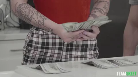 💦 Val Steele's Cash-Hungry Creampie Hunt 😈💰