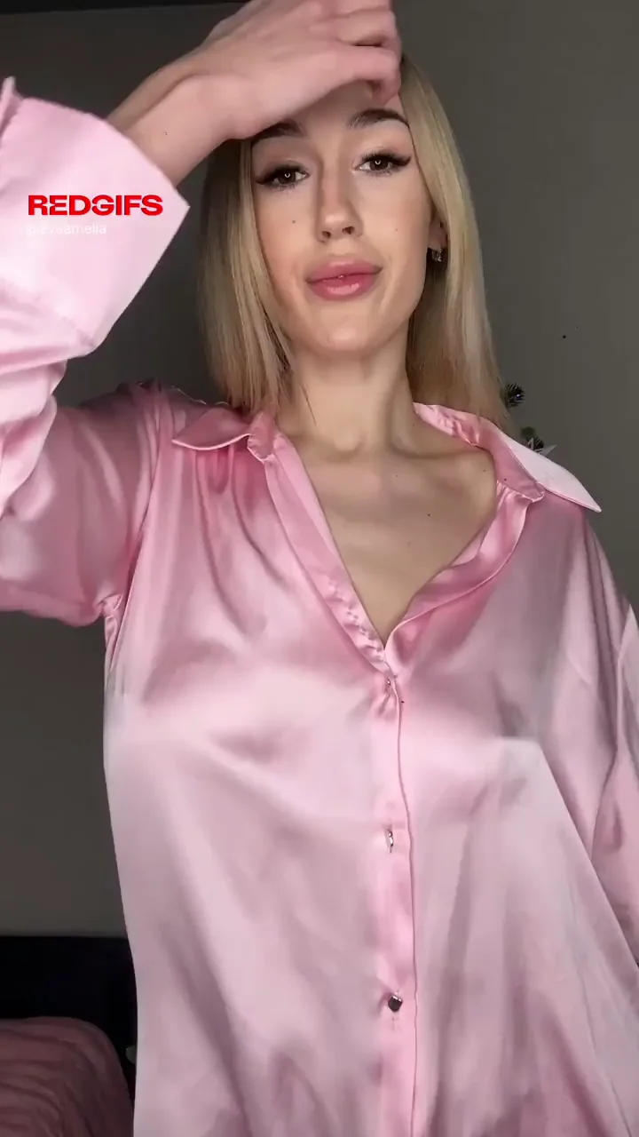 Braless Blonde Slut's Pokey Tits Tease 😍💕