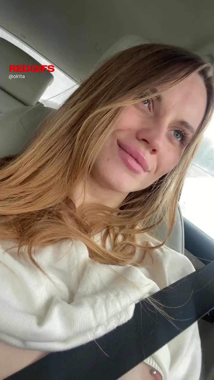 I'm nervous but showing my tits while stopped