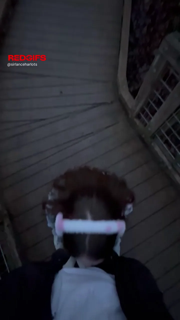 Walks through the forest turn her on 🌲