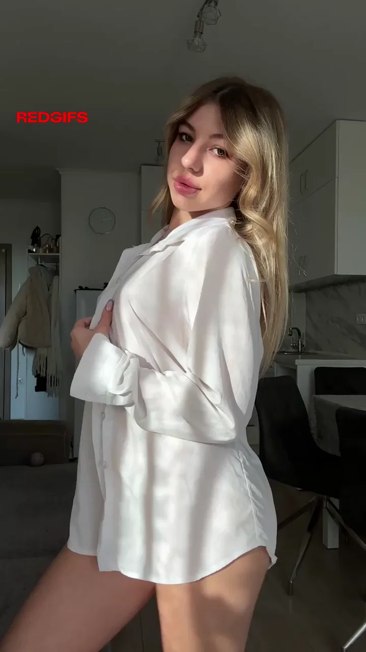 Skinny Slut Teases Older Daddies with Her Tiny Nude Body