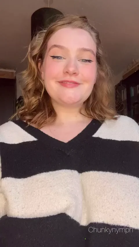 Pregnant Mama's Massive H-Cup Tits Flash
