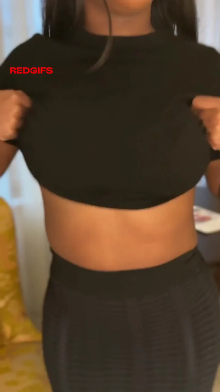 Bounce bounce bounce with my black titties