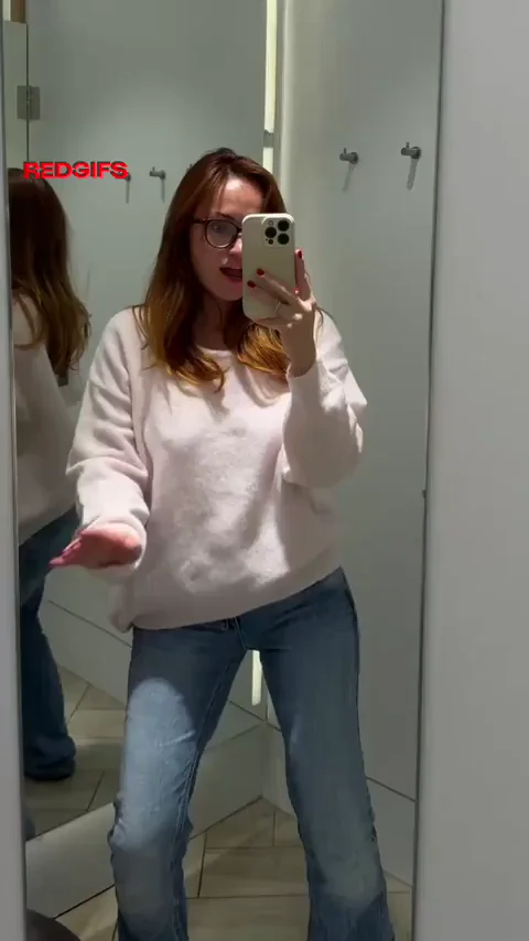 I need your opinion in the changing room