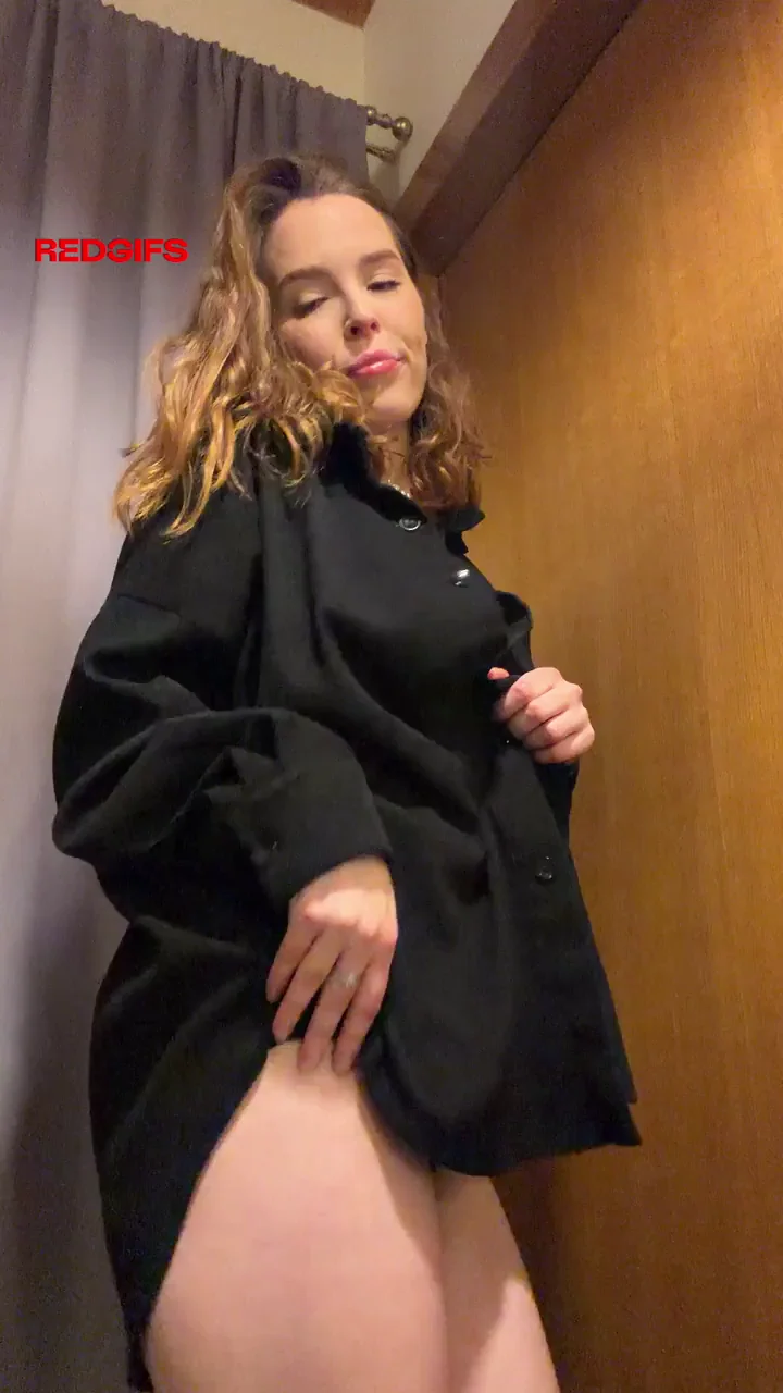 Do you like when a girl undresses in front of you?