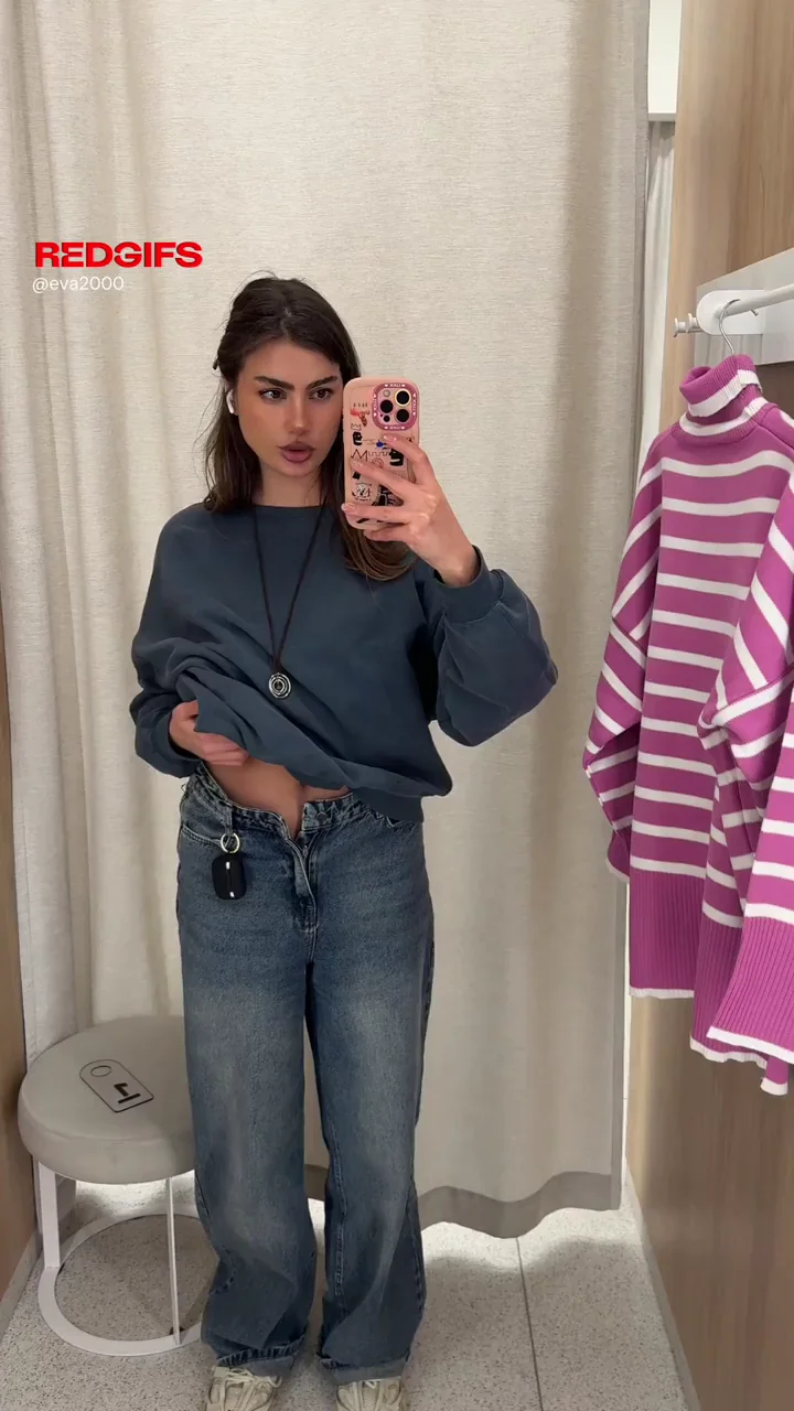 Petite Cutie Teases Her Juicy Tits in Fitting Room 😍🍒