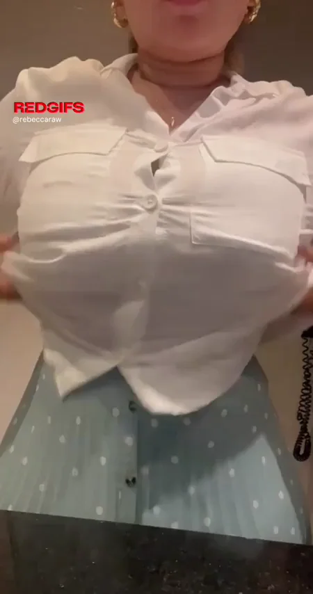 Suckable Big Tits Tease 😍💦