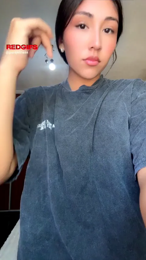 The perfect titty reveal